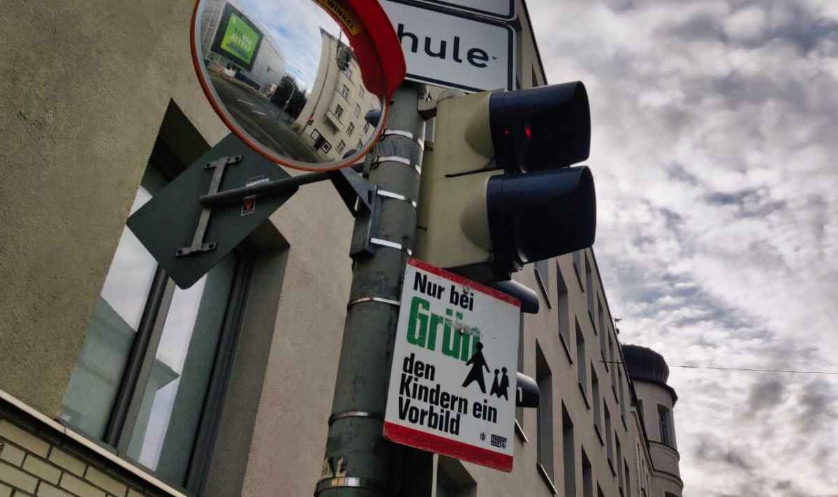 alt text for small image